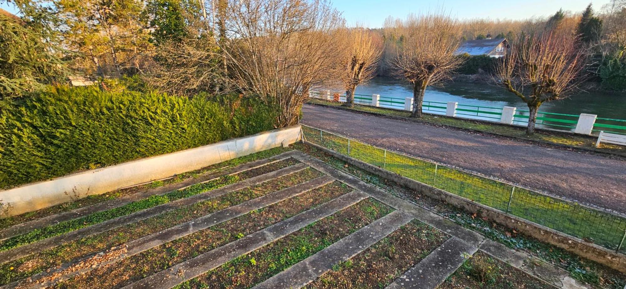 Pavillon Avec Jardin Clos Au Bord De L'Yonne Coulanges-sur-Yonne Luaran gambar