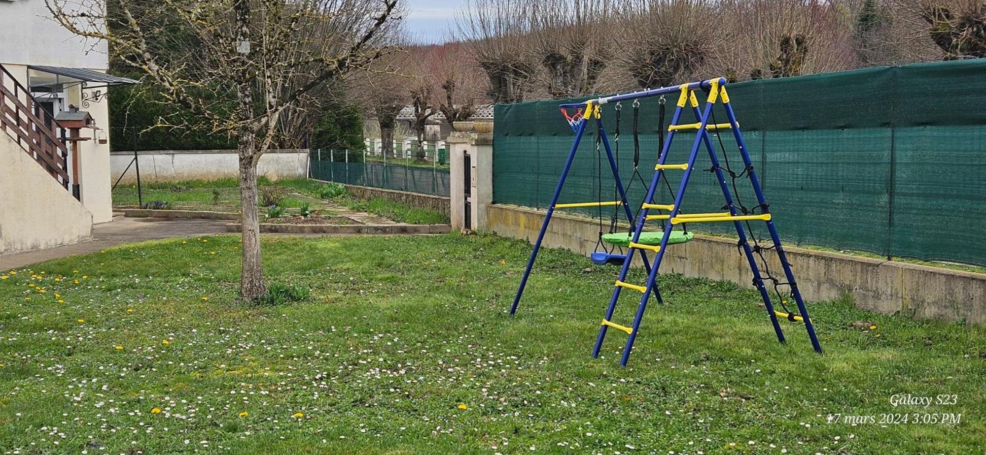 Pavillon Avec Jardin Clos Au Bord De L'Yonne Coulanges-sur-Yonne Luaran gambar