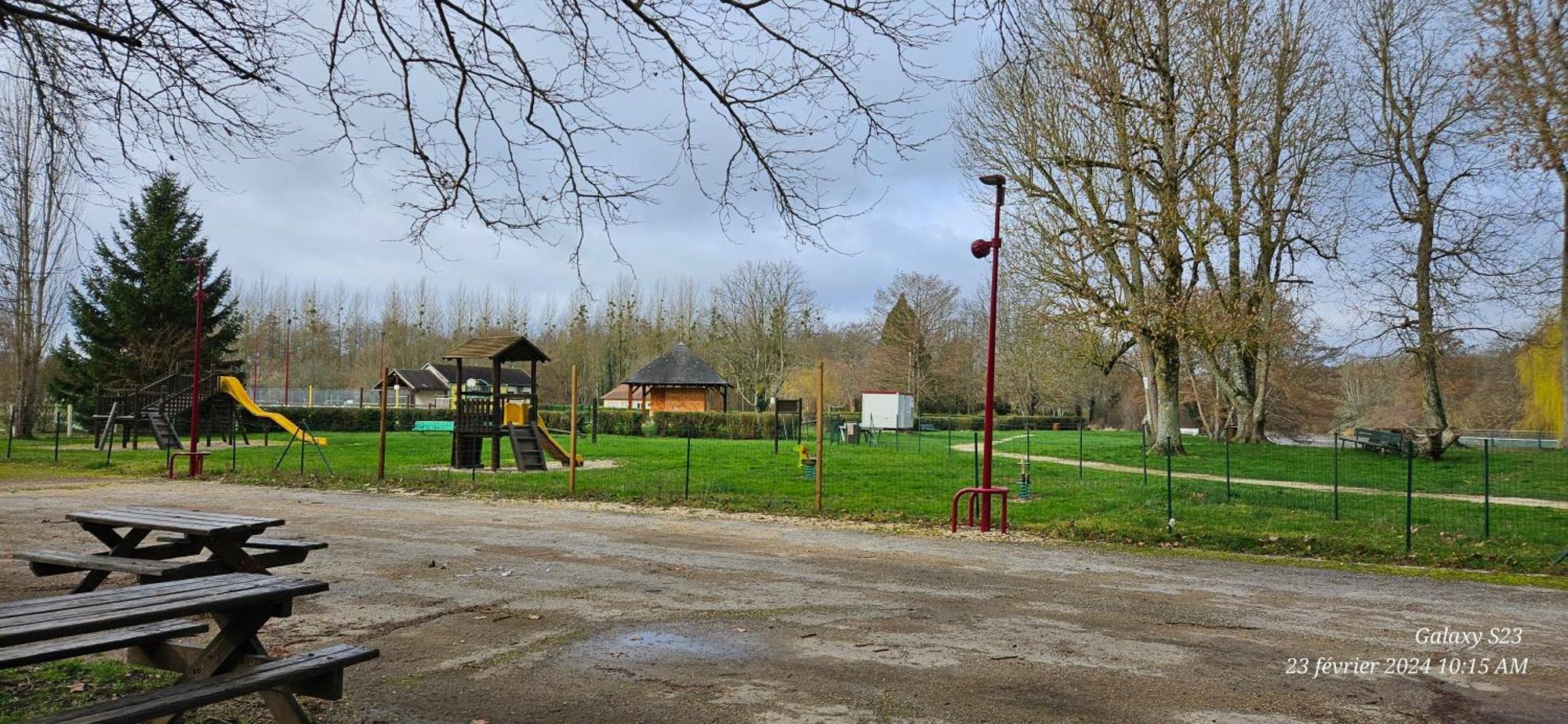 Pavillon Avec Jardin Clos Au Bord De L'Yonne Coulanges-sur-Yonne Luaran gambar